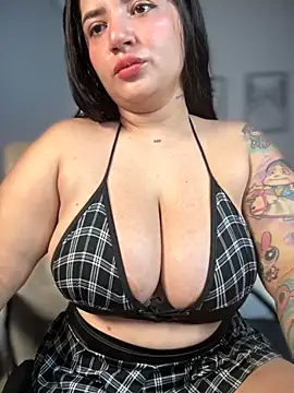 Snapshot of horny_roomiess chatting on November 2025 11:43:02 AM horny roomiess online show from November 2025 11:43:02 AM