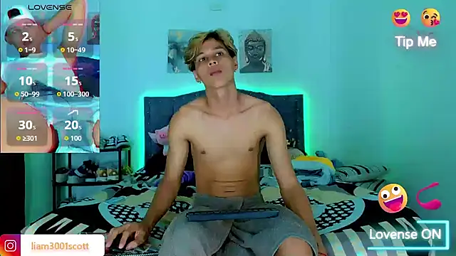 Liamscott  online show from November 2025 06:01:01 PM