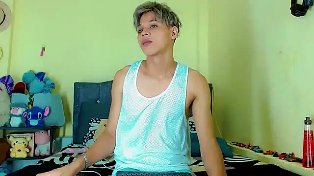 Liamscott  online show from April 2026 08:00:02 PM