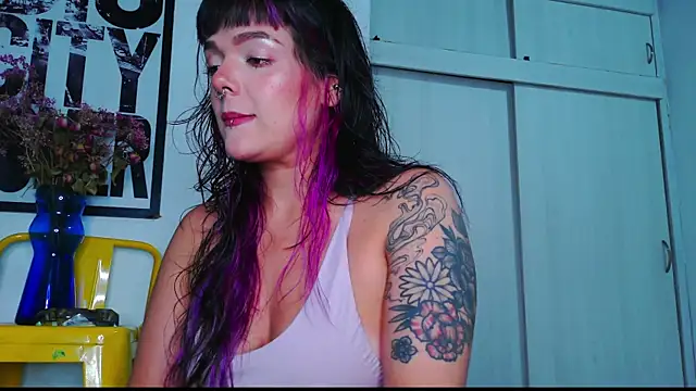 Snapshot of purple_em69 chatting on June 2026 10:13:02 PM purple em69 online show from June 2026 10:13:02 PM
