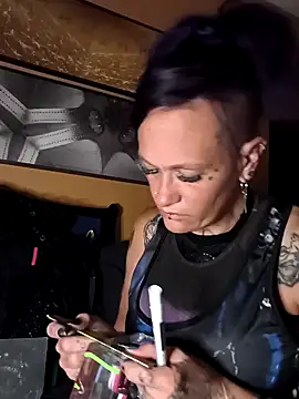 renegade vyxxen online show from April 2026 03:02:01 AM