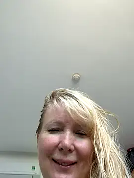 EmmaInLove23 online show from November 2025 02:23:01 AM