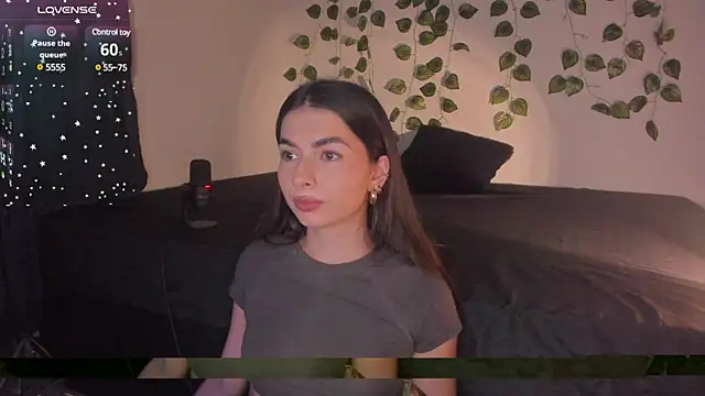 Coralinee 01 online show from December 2024 12:20:01 AM