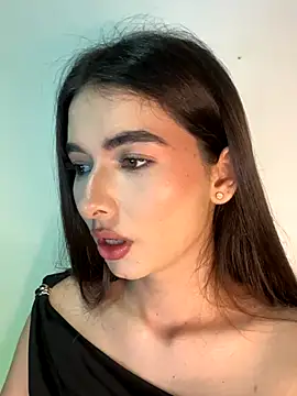 Coralinee 01 online show from November 2025 12:41:01 AM