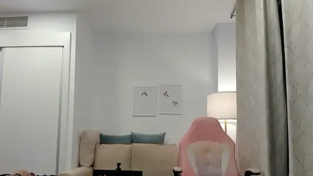 emmita69  online show from February 2025 08:24:01 PM