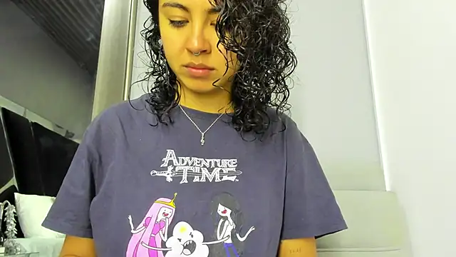 Amareto  online show from November 2025 01:43:01 PM