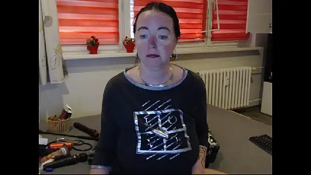 Snapshot of Alexie33 chatting on May 2026 07:16:02 AM Alexie33 online show from May 2026 07:16:02 AM