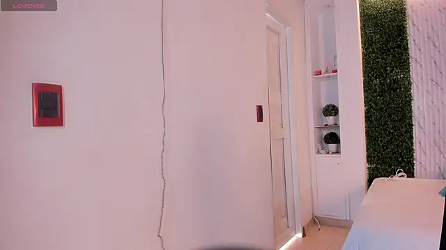 carina rossi online show from October 2025 01:01:01 PM