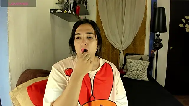 SARAMISHA online show from October 2025 01:40:02 PM