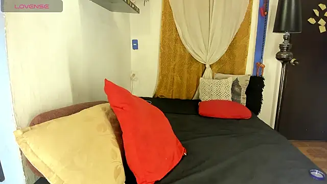 SARAMISHA online show from November 2025 02:28:01 PM