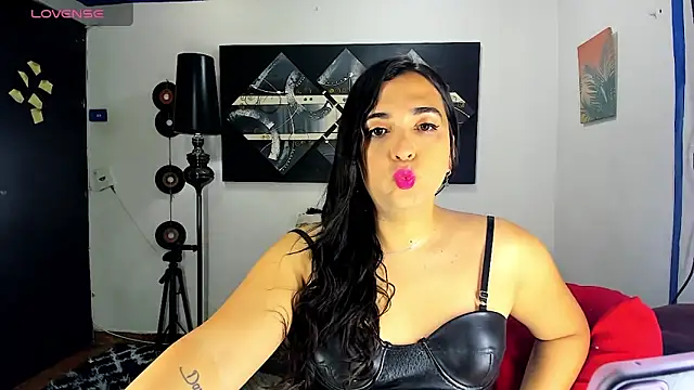 SARAMISHA online show from January 2026 02:11:01 PM