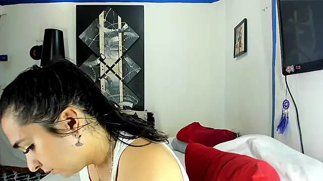 SARAMISHA online show from April 2026 10:35:02 PM