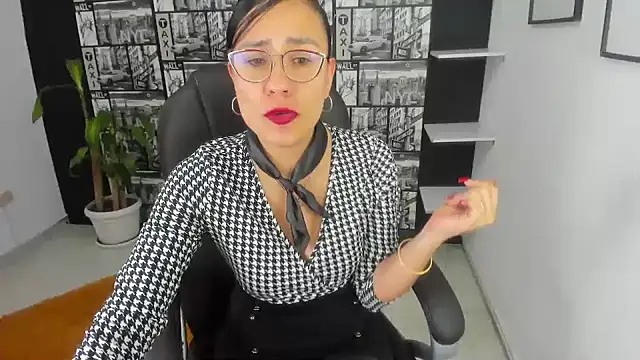 Snapshot of Agata-Moon chatting on December 2024 04:57:02 PM Agata-Moon online show from December 2024 04:57:02 PM