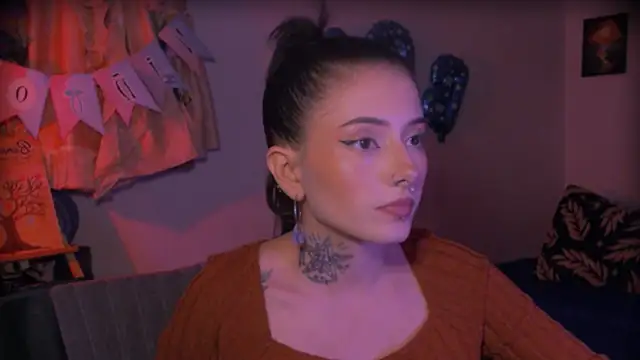 LiliJones  online show from April 2026 07:00:01 PM