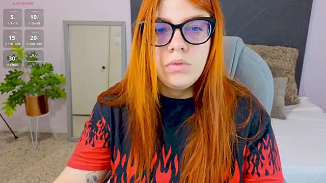 lucie nicolls online show from December 2024 08:25:01 PM