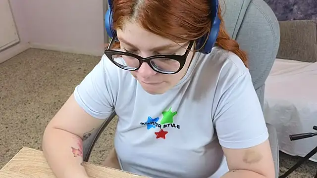 lucie nicolls online show from January 2025 08:26:02 PM