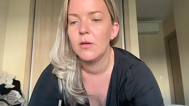 Snapshot of naughtyhollyxxxx chatting on September 2025 07:41:01 AM naughtyhollyxxxx online show from September 2025 07:41:01 AM