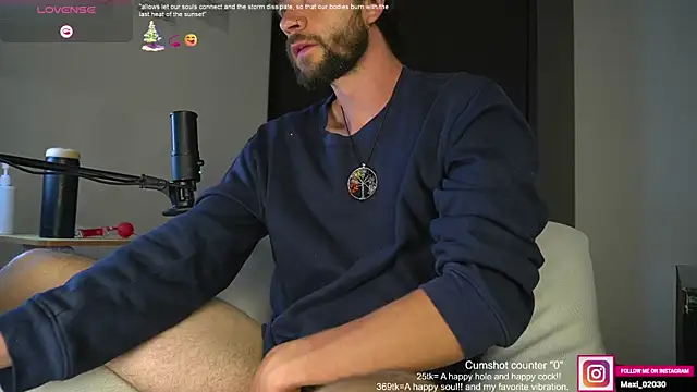 Snapshot of just_maxii chatting on January 2025 10:45:01 PM just maxii online show from January 2025 10:45:01 PM