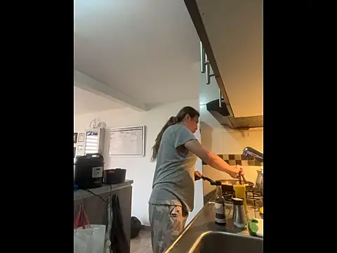 Gikitrans76 online show from April 2026 06:43:02 PM