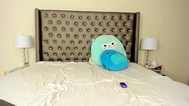 NadiaLyla online show from February 2026 02:10:02 AM