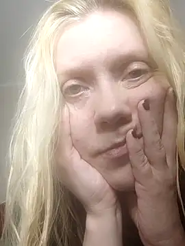 LeraSweet online show from April 2026 07:11:01 PM