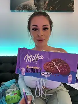 IsabellaEtthan online show from October 2025 05:25:01 PM