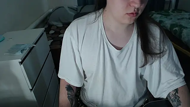 Snapshot of EvaMiron chatting on October 2025 06:56:02 AM EvaMiron online show from October 2025 06:56:02 AM