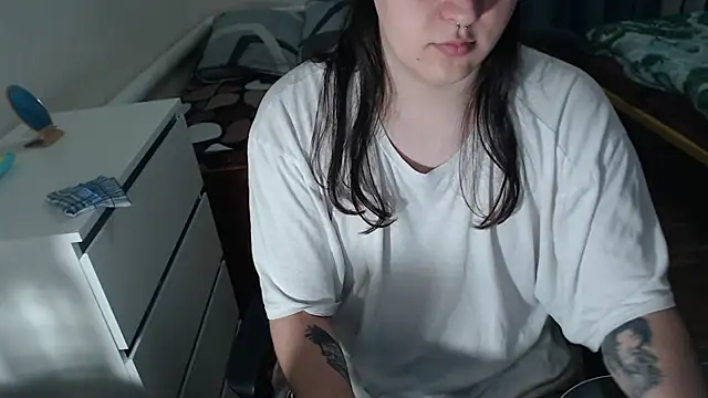 Snapshot of EvaMiron chatting on October 2025 12:06:01 PM EvaMiron online show from October 2025 12:06:01 PM