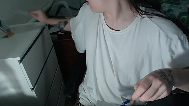 Snapshot of EvaMiron chatting on October 2025 10:16:02 AM EvaMiron online show from October 2025 10:16:02 AM