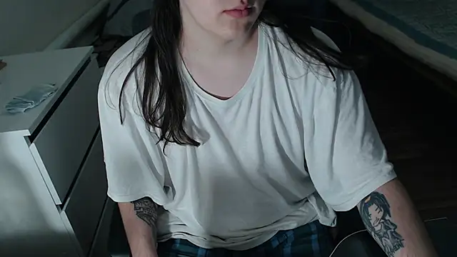 Snapshot of EvaMiron chatting on November 2025 11:25:02 PM EvaMiron online show from November 2025 11:25:02 PM