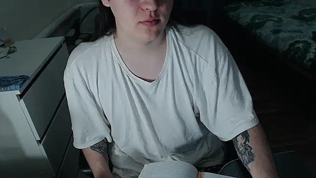 Snapshot of EvaMiron chatting on November 2025 10:36:02 AM EvaMiron online show from November 2025 10:36:02 AM