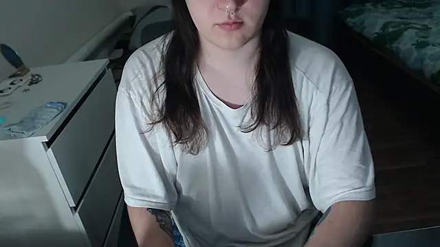 Snapshot of EvaMiron chatting on November 2025 06:19:02 PM EvaMiron online show from November 2025 06:19:02 PM