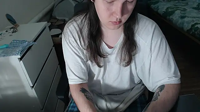 Snapshot of EvaMiron chatting on November 2025 09:53:02 AM EvaMiron online show from November 2025 09:53:02 AM