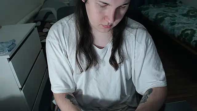 Snapshot of EvaMiron chatting on November 2025 01:36:02 PM EvaMiron online show from November 2025 01:36:02 PM