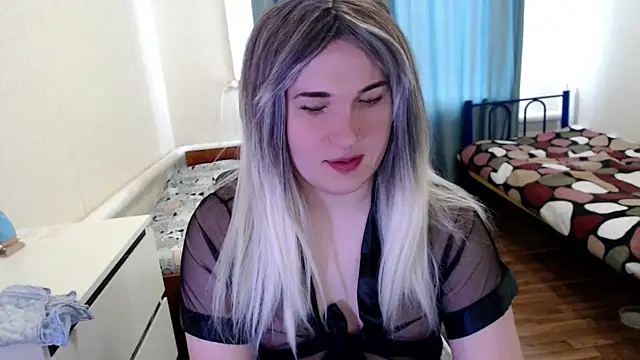 Snapshot of EvaMiron chatting on May 2026 06:10:02 AM EvaMiron online show from May 2026 06:10:02 AM