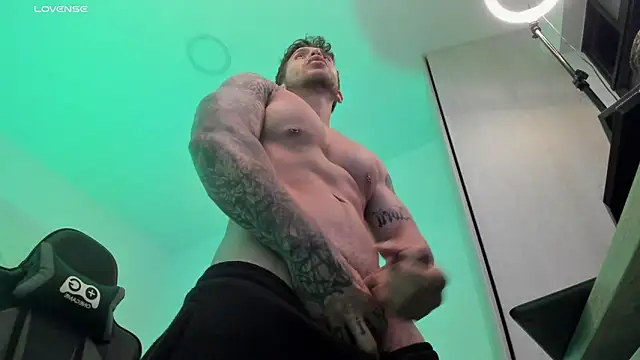 Snapshot of LucianSinclair chatting on February 2025 02:50:02 AM LucianSinclair online show from February 2025 02:50:02 AM