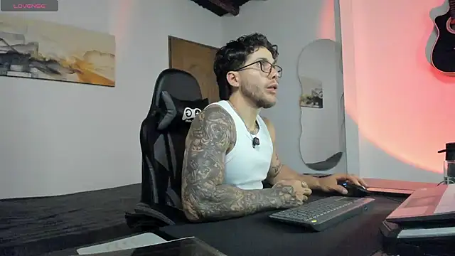 Snapshot of LucianSinclair chatting on August 2026 12:23:01 AM LucianSinclair online show from August 2026 12:23:01 AM
