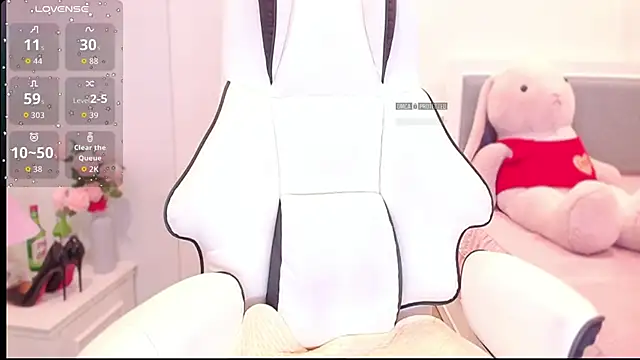 Snapshot of PimChanOK chatting on November 2025 01:41:01 AM PimChanOK online show from November 2025 01:41:01 AM