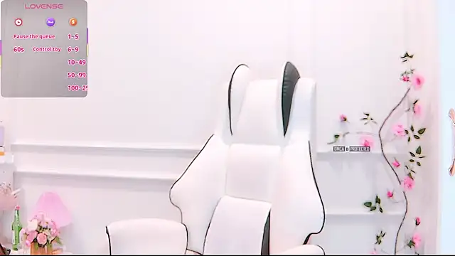 Snapshot of PimChanOK chatting on May 2026 12:20:01 PM PimChanOK online show from May 2026 12:20:01 PM