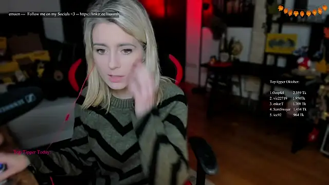 Lisaonthemoon online show from October 2025 07:22:01 PM