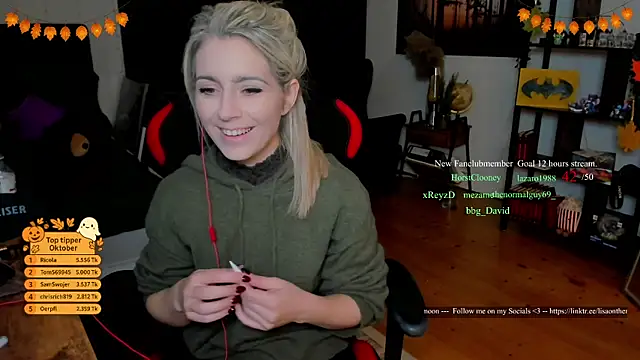 Lisaonthemoon online show from October 2025 07:25:01 PM