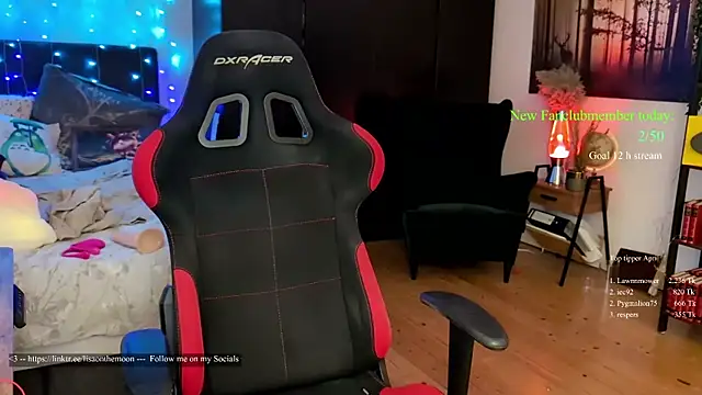 Lisaonthemoon online show from April 2026 01:37:02 PM