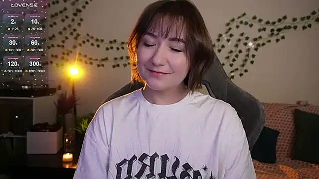 Megan  Hart online show from November 2025 12:44:02 AM