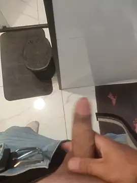 Snapshot of dredre1069 chatting on November 2025 06:52:01 PM dredre1069 online show from November 2025 06:52:01 PM