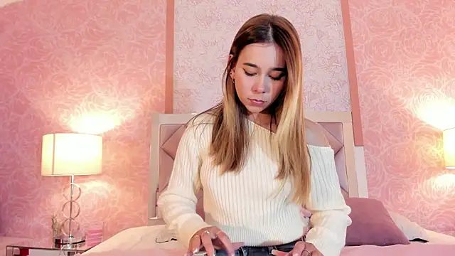 Lezy  online show from November 2025 08:08:02 PM