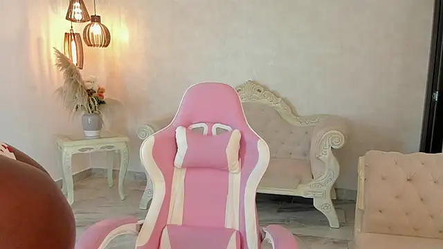 shantallknowless online show from February 2025 12:47:01 PM