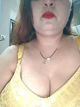 Snapshot of Dianaa9 chatting on May 2026 06:37:01 PM Dianaa9 online show from May 2026 06:37:01 PM