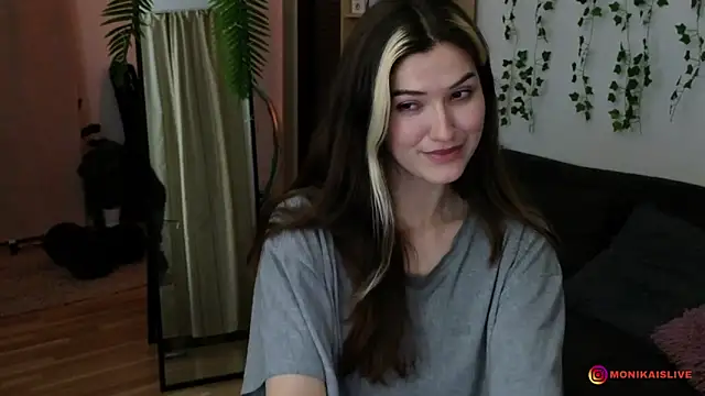 monikavenom online show from April 2026 03:15:02 AM