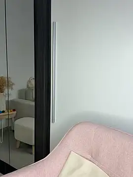 victoirenextdoor online show from February 2025 05:15:01 PM