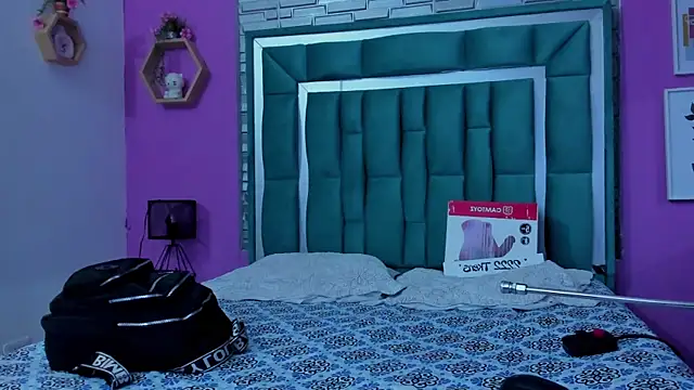 LORENSCOLLINS online show from March 2026 12:45:01 PM